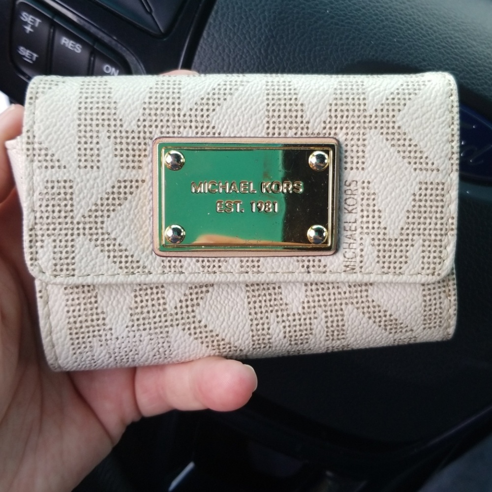 Michael Kors vanilla signature key coin pouch